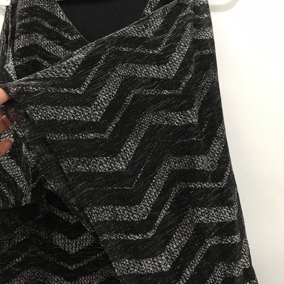 ROZ & ALI Womens Black Silver V Neck Flutter Sleeve Top 1X Tank Lined Tunic - Picture 4 of 8